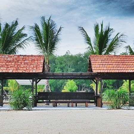 Hs Farm Waterpark Hotel Muar Esterno foto
