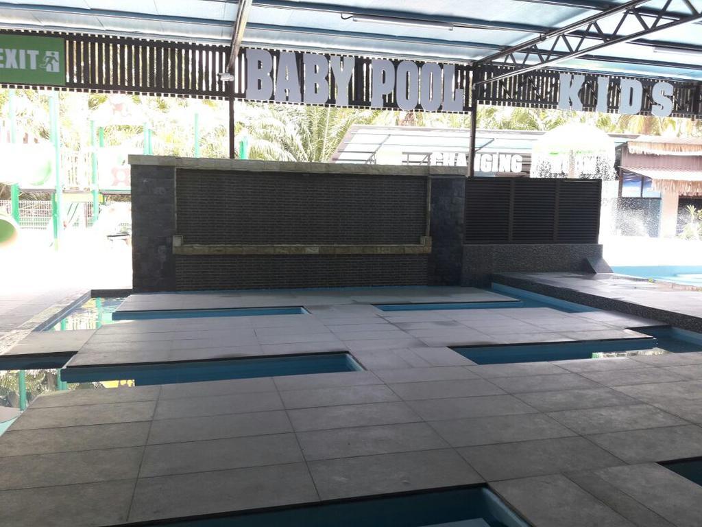 Hs Farm Waterpark Hotel Muar Esterno foto