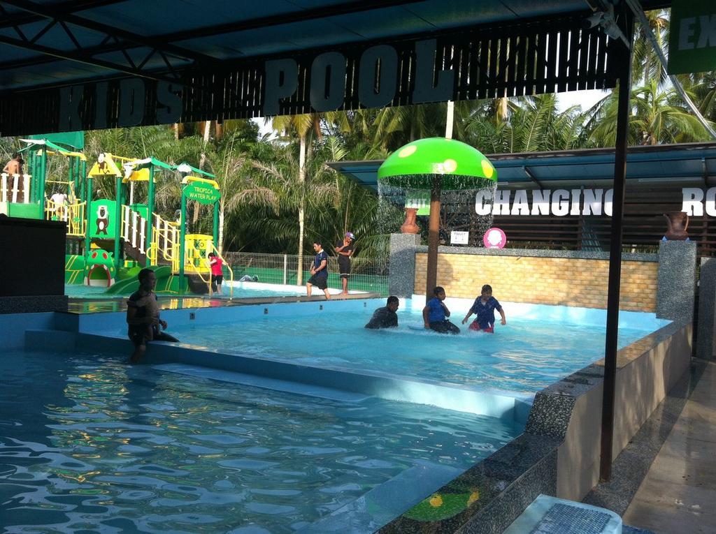 Hs Farm Waterpark Hotel Muar Esterno foto