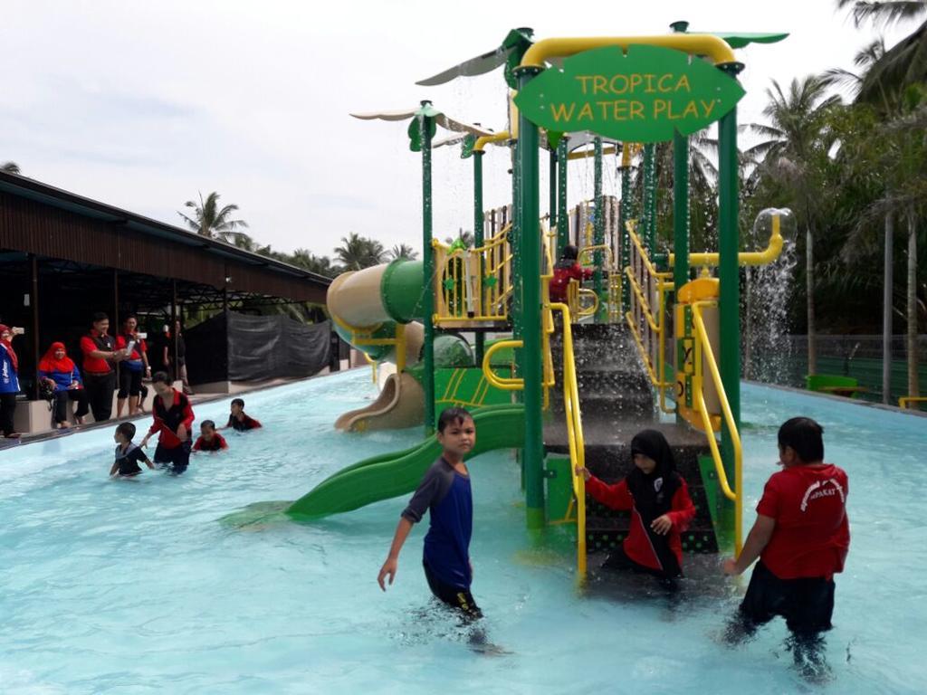 Hs Farm Waterpark Hotel Muar Esterno foto